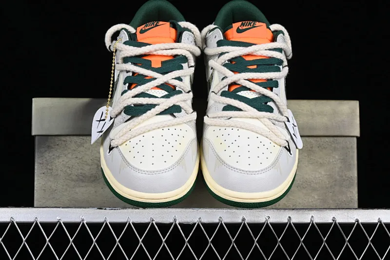 All Categories Nk SB Dunk Series Nk SB Dunk Low Low-top Sneakers Nk Dunk Low Panda Prank-Hip-hop Theme Ghost Face Sea SB Strap Low-top Casual Sneakers DD1391-300